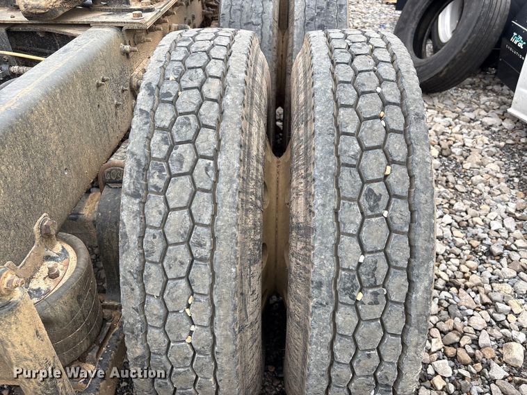 image for item YA2542 2020 International HX520 semi truck