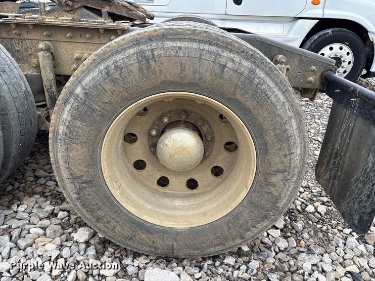 image for item YA2542 2020 International HX520 semi truck