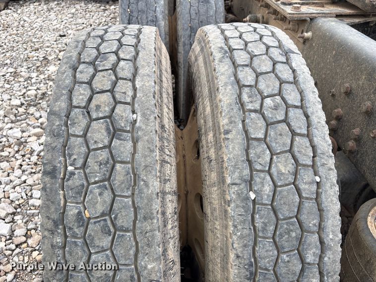 image for item YA2542 2020 International HX520 semi truck