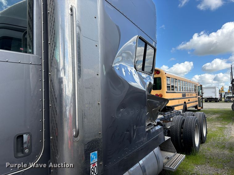 image for item YA2553 2023 Peterbilt 389 semi truck