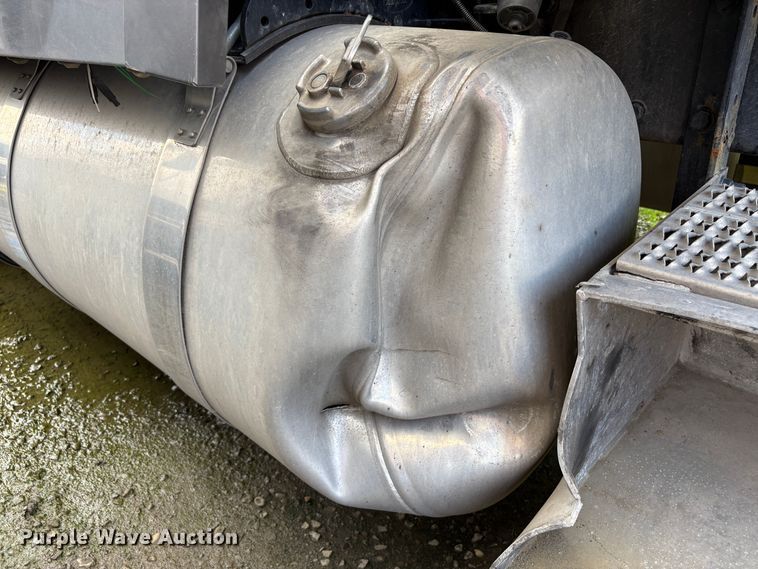 image for item YA2553 2023 Peterbilt 389 semi truck