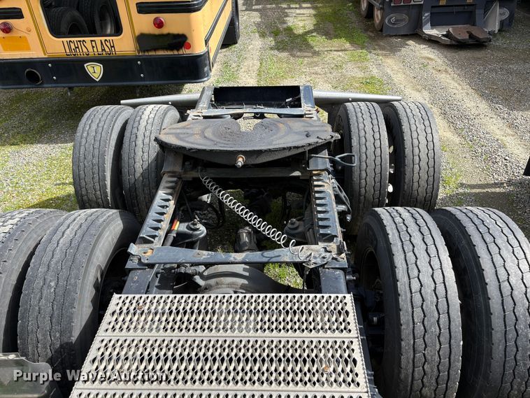 image for item YA2553 2023 Peterbilt 389 semi truck