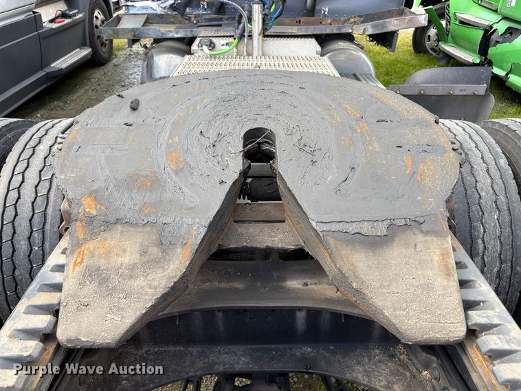 image for item YA2553 2023 Peterbilt 389 semi truck