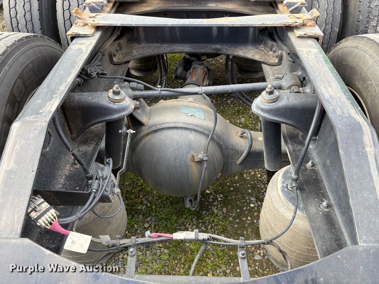 image for item YA2553 2023 Peterbilt 389 semi truck