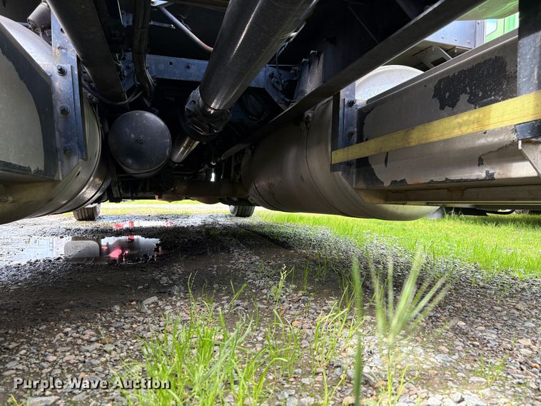 image for item YA2553 2023 Peterbilt 389 semi truck