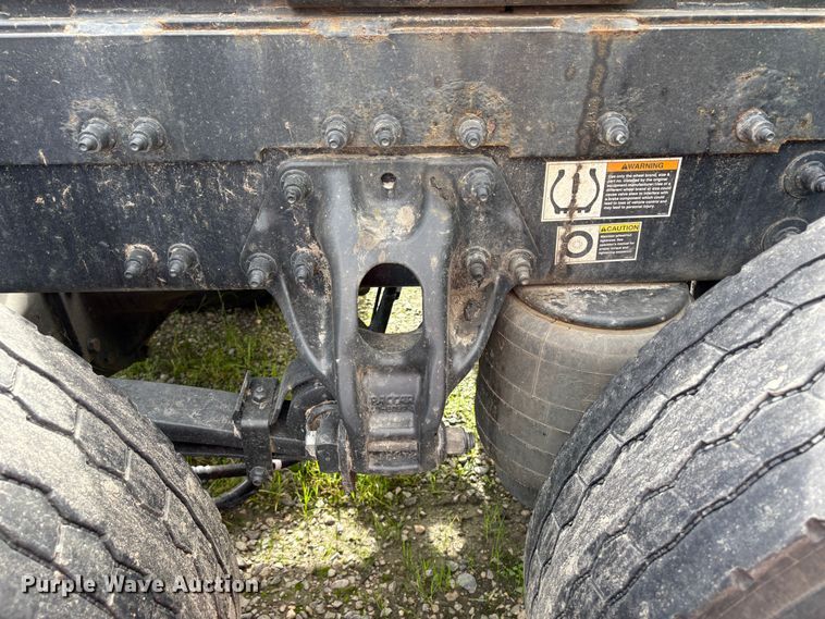 image for item YA2553 2023 Peterbilt 389 semi truck