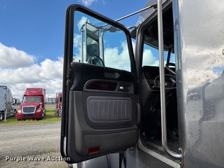 image for item YA2553 2023 Peterbilt 389 semi truck