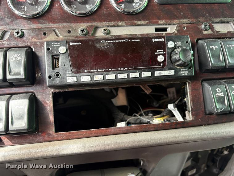 image for item YA2553 2023 Peterbilt 389 semi truck