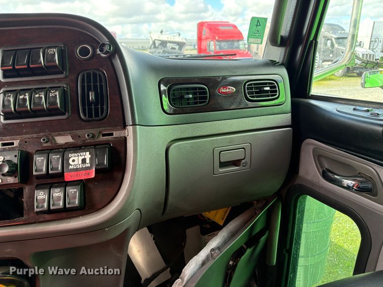 image for item YA2553 2023 Peterbilt 389 semi truck