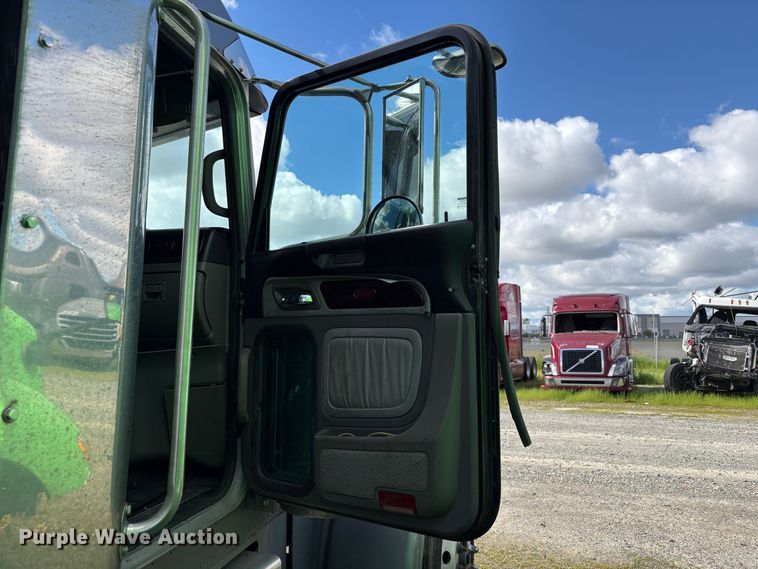 image for item YA2553 2023 Peterbilt 389 semi truck