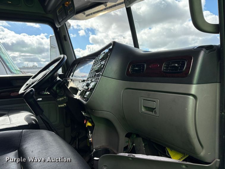 image for item YA2553 2023 Peterbilt 389 semi truck