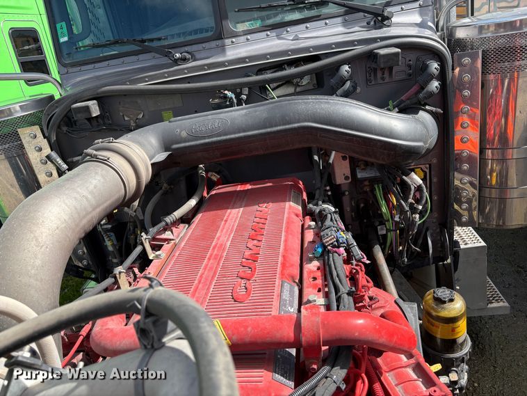 image for item YA2553 2023 Peterbilt 389 semi truck