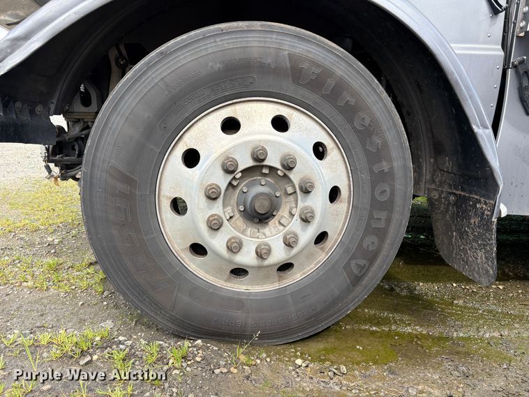 image for item YA2553 2023 Peterbilt 389 semi truck