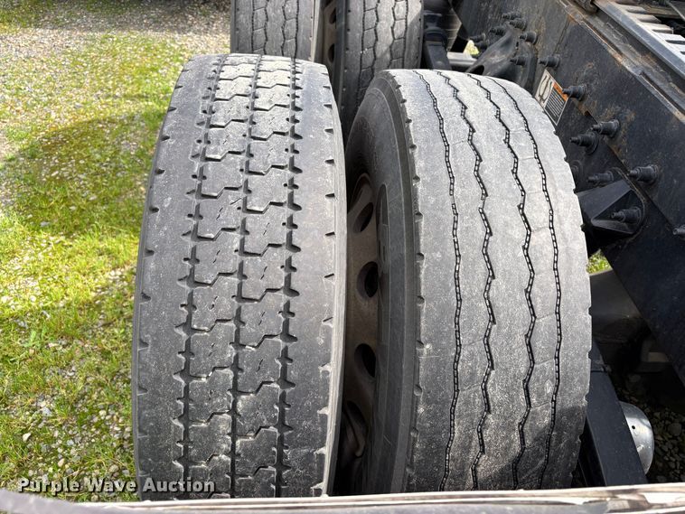 image for item YA2553 2023 Peterbilt 389 semi truck