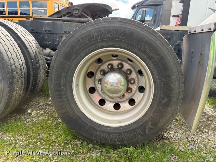 image for item YA2553 2023 Peterbilt 389 semi truck