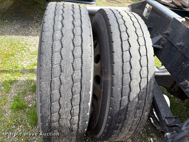 image for item YA2553 2023 Peterbilt 389 semi truck