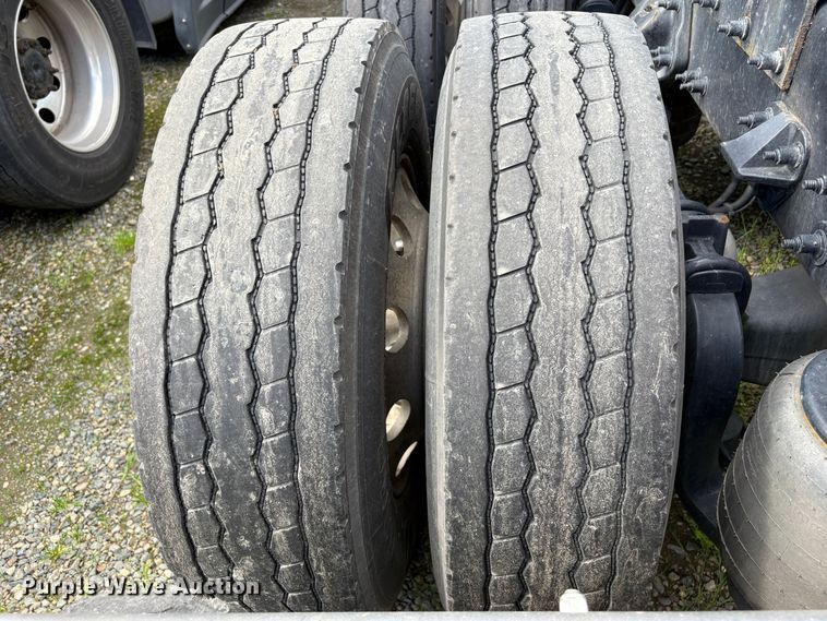 image for item YA2553 2023 Peterbilt 389 semi truck