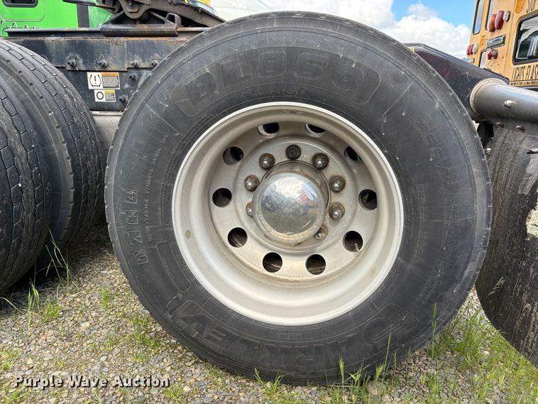 image for item YA2553 2023 Peterbilt 389 semi truck