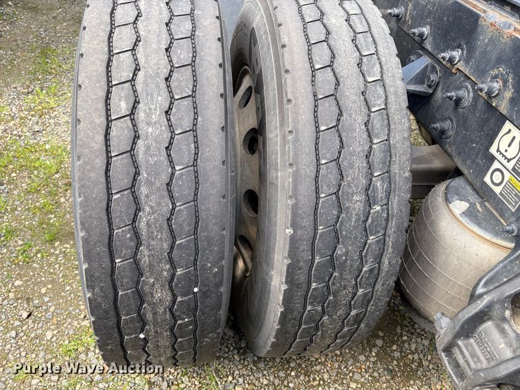 image for item YA2553 2023 Peterbilt 389 semi truck