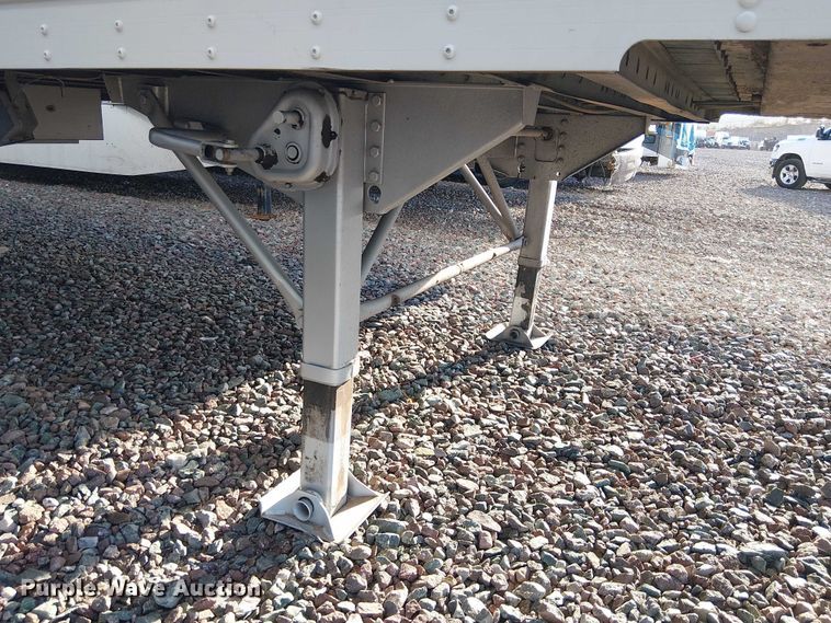 image for item YA2554 2000 Kentucky dry van trailer