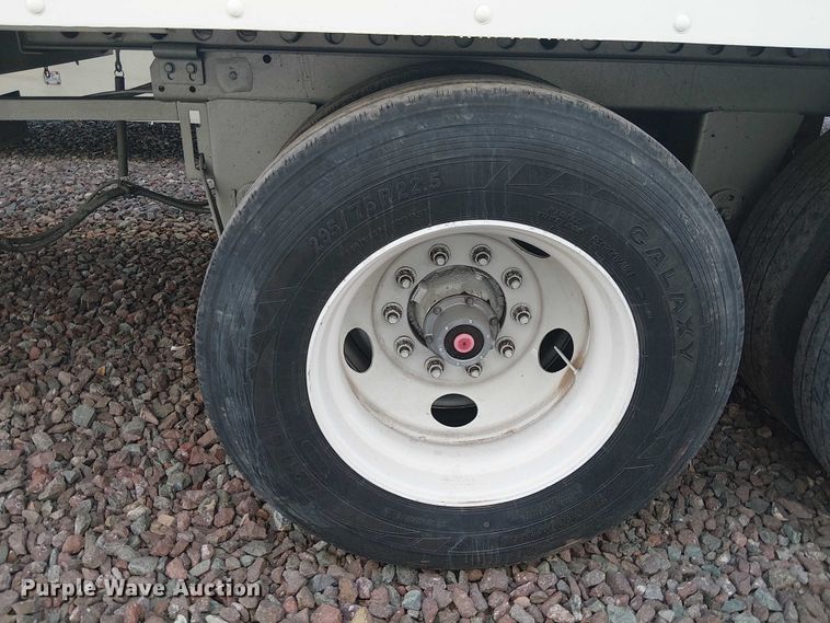 image for item YA2554 2000 Kentucky dry van trailer