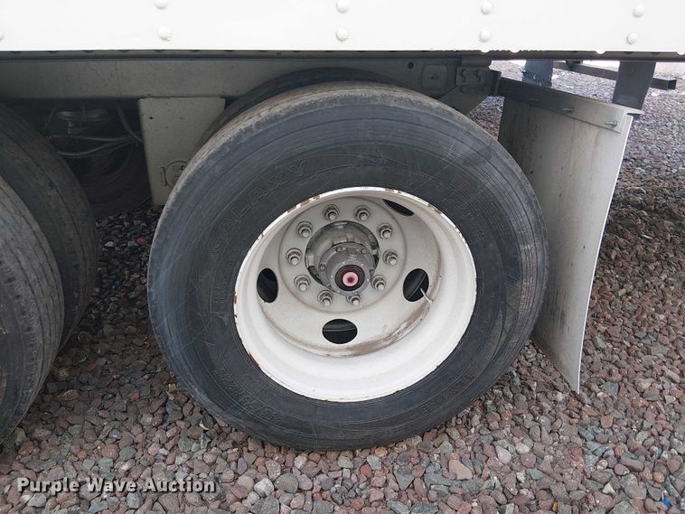 image for item YA2554 2000 Kentucky dry van trailer