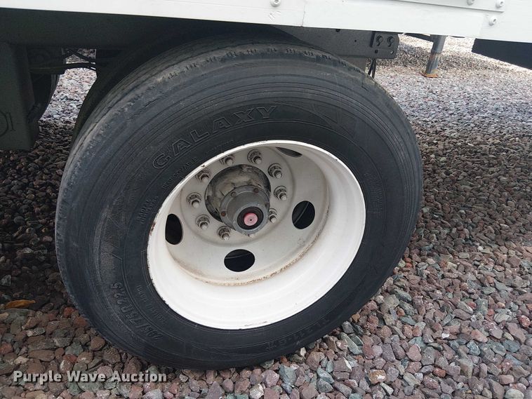 image for item YA2554 2000 Kentucky dry van trailer