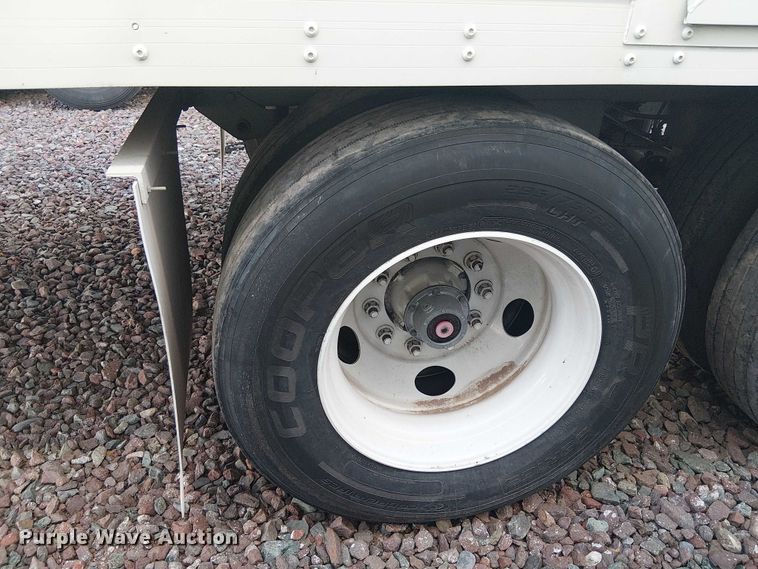 image for item YA2554 2000 Kentucky dry van trailer
