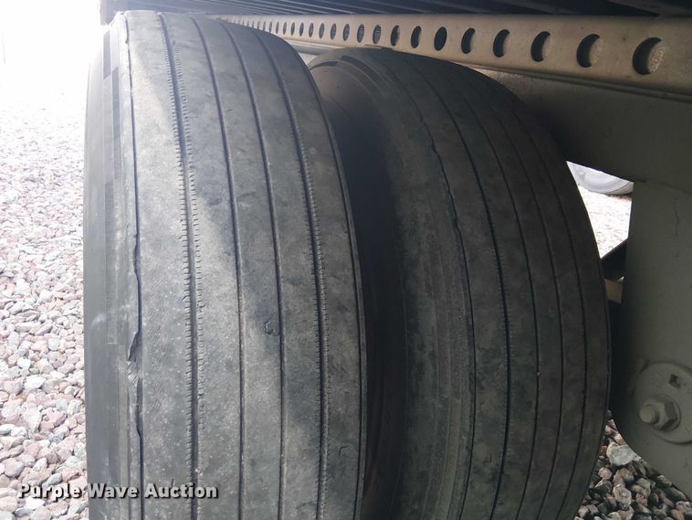 image for item YA2554 2000 Kentucky dry van trailer