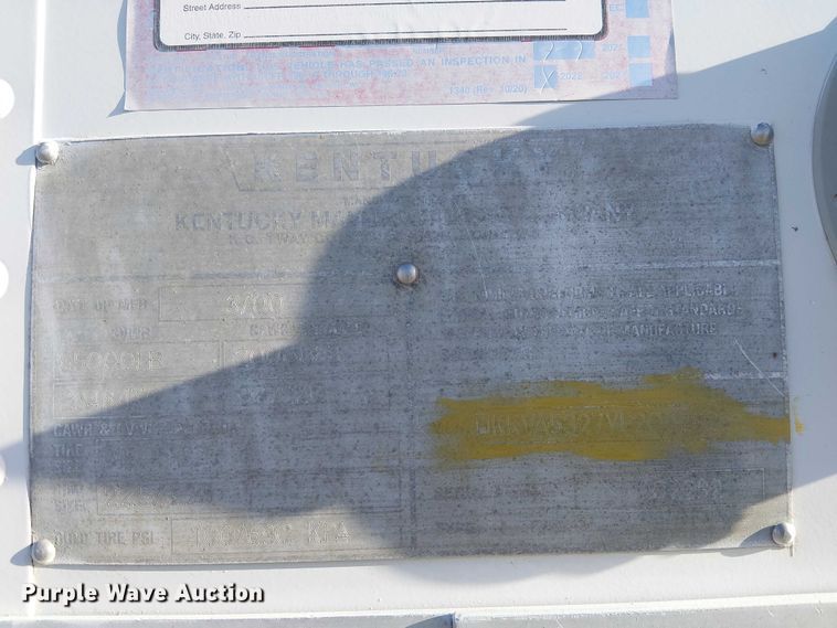 image for item YA2554 2000 Kentucky dry van trailer