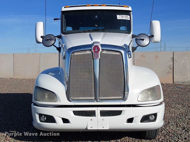 image for item YA2555 2013 Kenworth T6 Series semi truck
