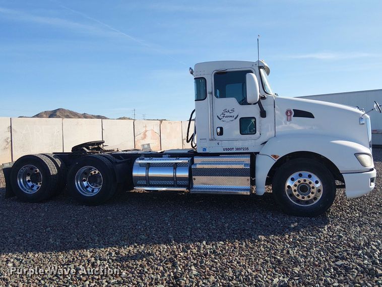 image for item YA2555 2013 Kenworth T6 Series semi truck