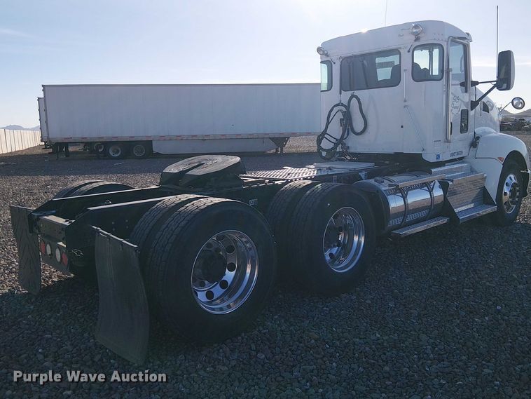 image for item YA2555 2013 Kenworth T6 Series semi truck