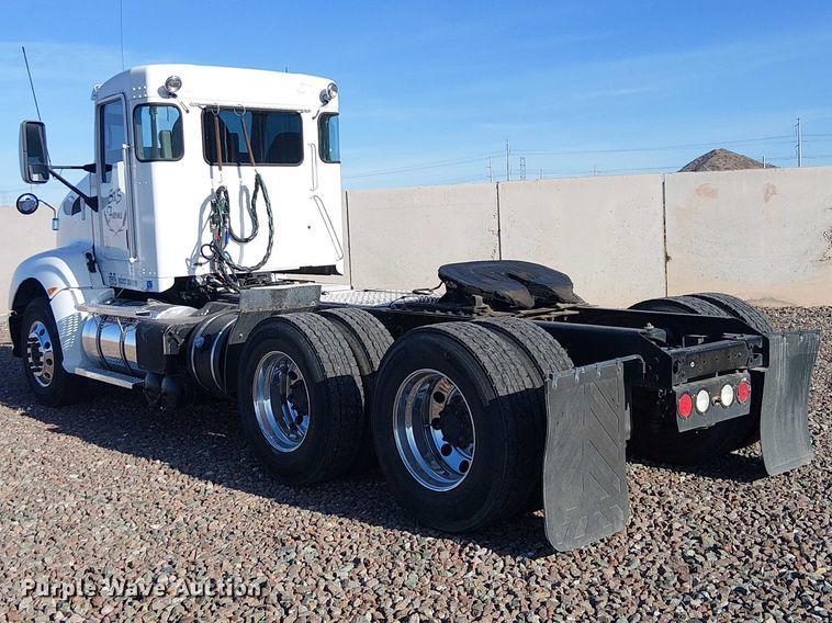 image for item YA2555 2013 Kenworth T6 Series semi truck