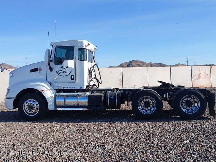 image for item YA2555 2013 Kenworth T6 Series semi truck