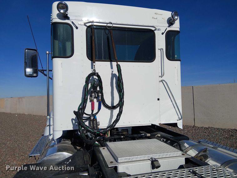 image for item YA2555 2013 Kenworth T6 Series semi truck