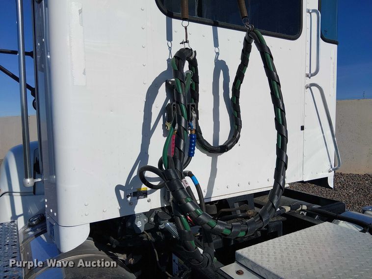 image for item YA2555 2013 Kenworth T6 Series semi truck