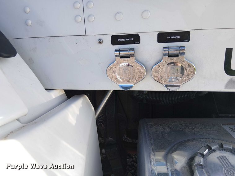 image for item YA2555 2013 Kenworth T6 Series semi truck