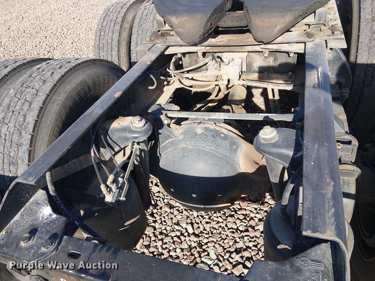 image for item YA2555 2013 Kenworth T6 Series semi truck