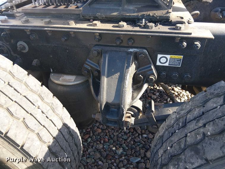 image for item YA2555 2013 Kenworth T6 Series semi truck