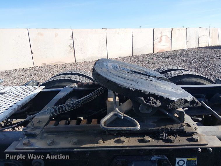 image for item YA2555 2013 Kenworth T6 Series semi truck