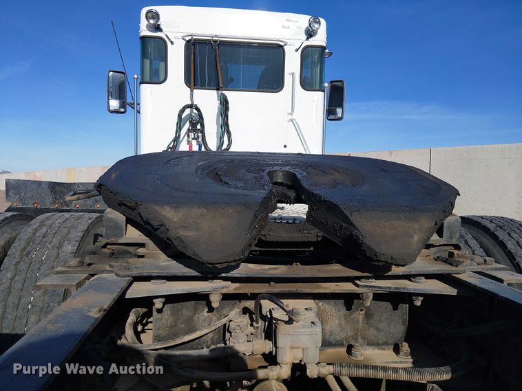 image for item YA2555 2013 Kenworth T6 Series semi truck