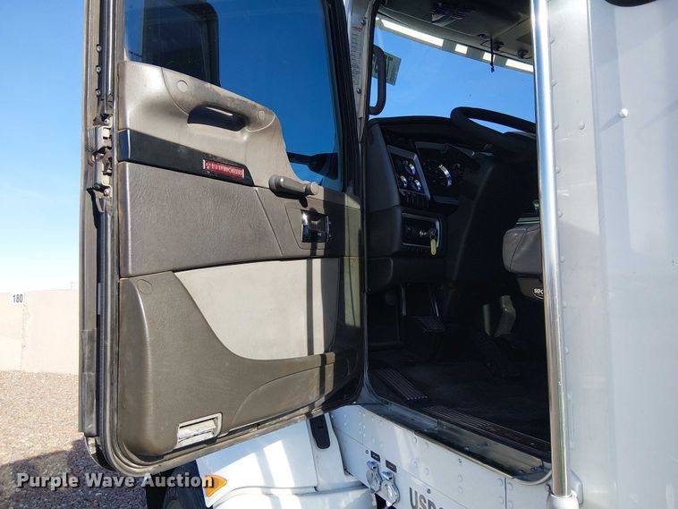 image for item YA2555 2013 Kenworth T6 Series semi truck