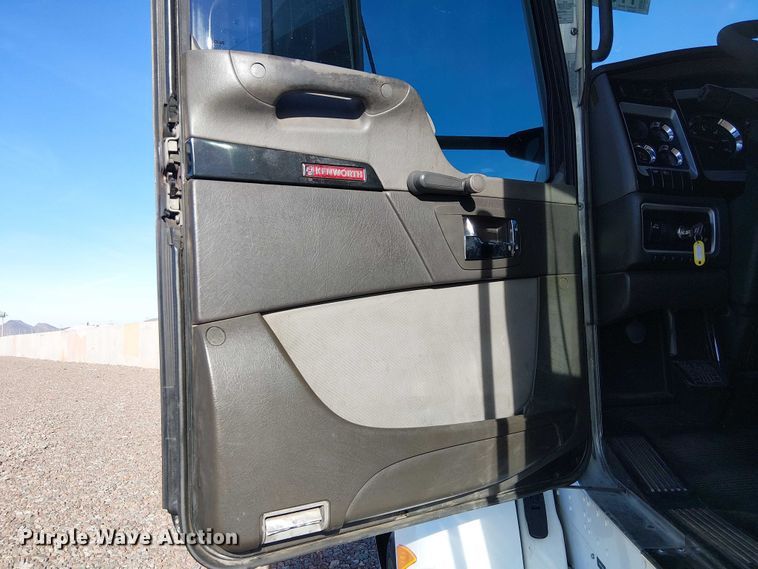 image for item YA2555 2013 Kenworth T6 Series semi truck