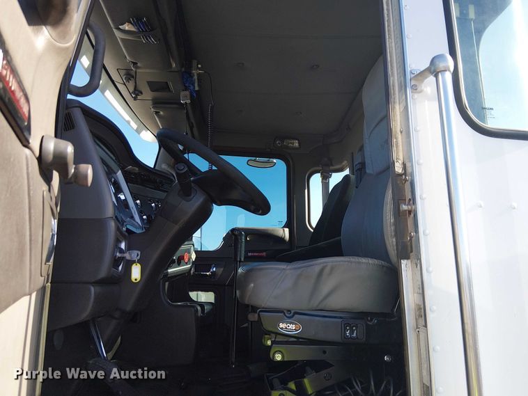 image for item YA2555 2013 Kenworth T6 Series semi truck