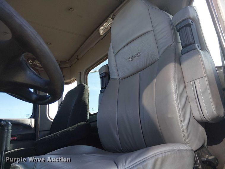 image for item YA2555 2013 Kenworth T6 Series semi truck