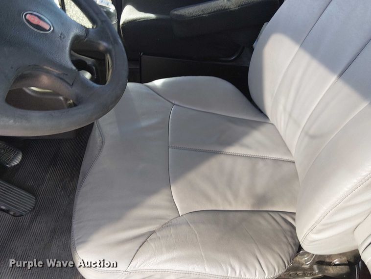 image for item YA2555 2013 Kenworth T6 Series semi truck