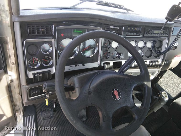 image for item YA2555 2013 Kenworth T6 Series semi truck