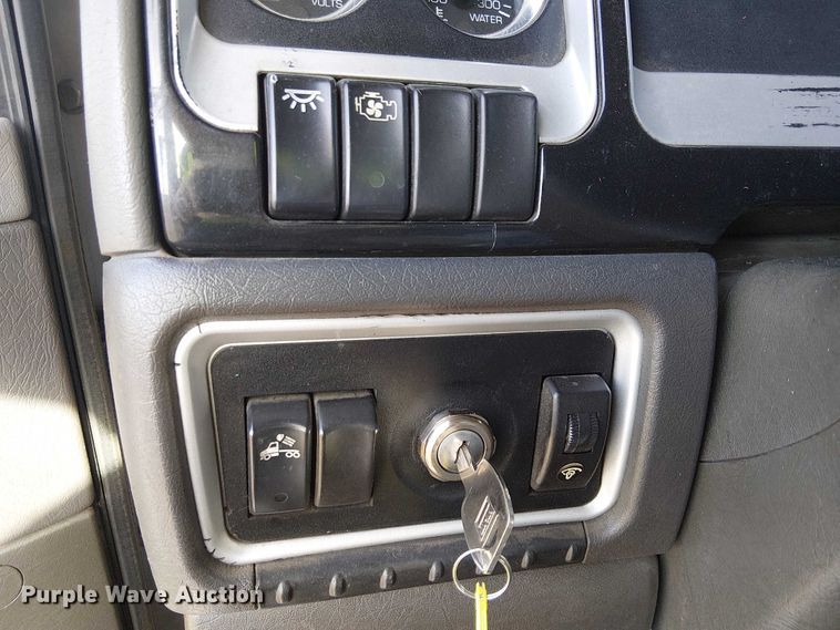 image for item YA2555 2013 Kenworth T6 Series semi truck