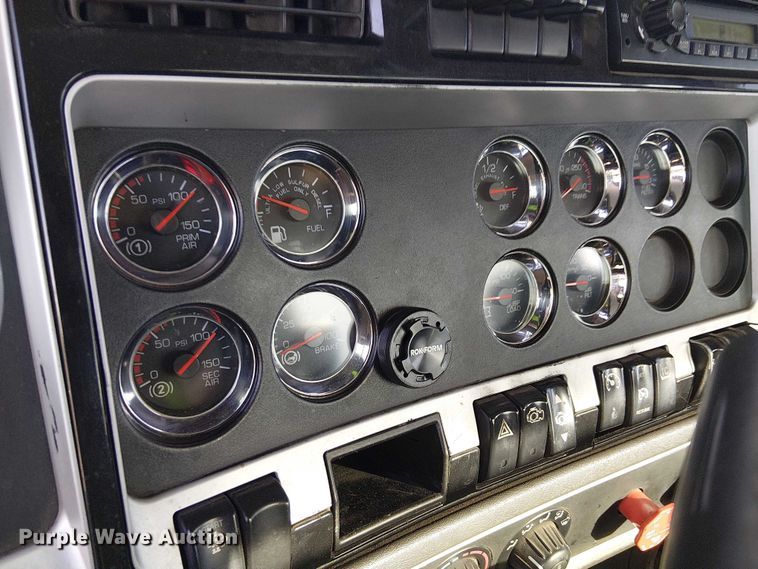 image for item YA2555 2013 Kenworth T6 Series semi truck